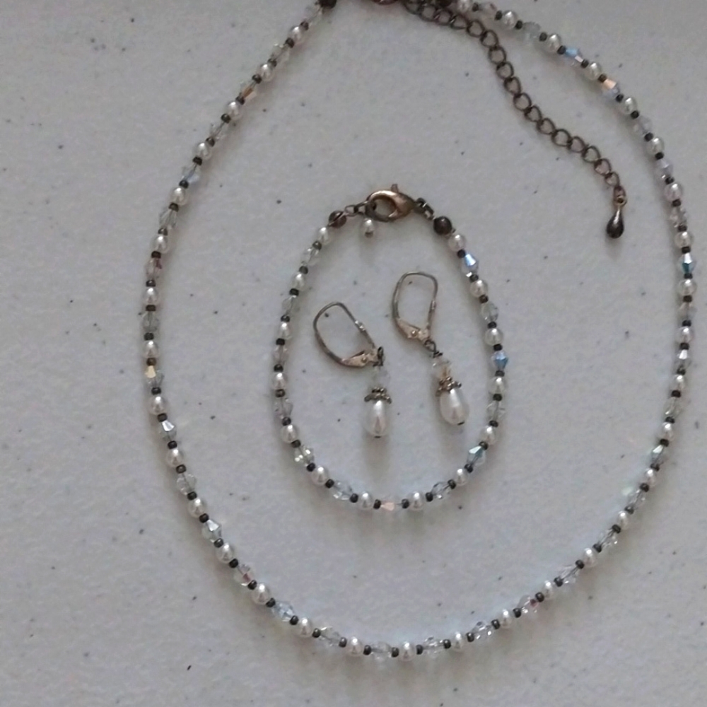Beautiful rainbow Austrian crystal and pearl jewelry set EUC